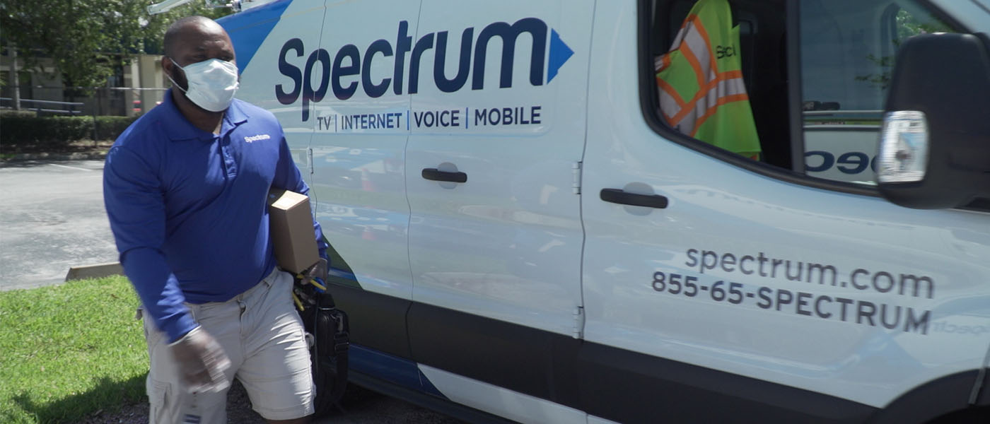 Spectrum employee wearing mask